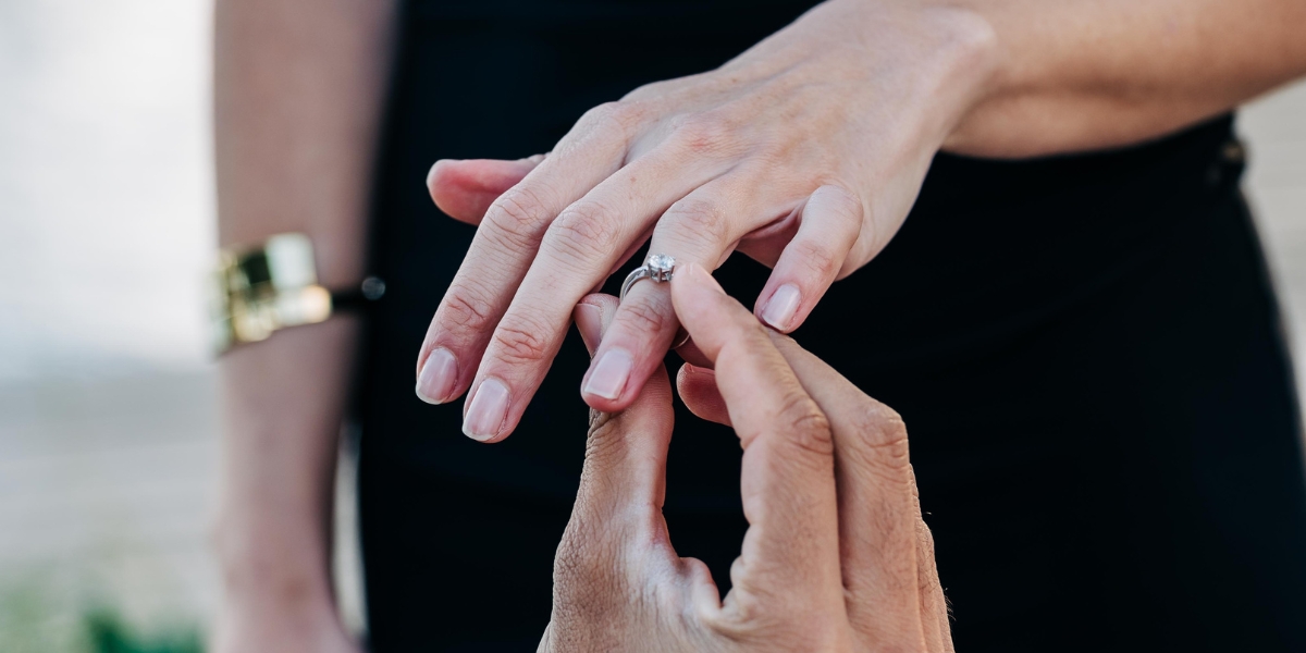 Anells de compromís i aliances de noces en or 18k - Zapata Joyeros Barcelona